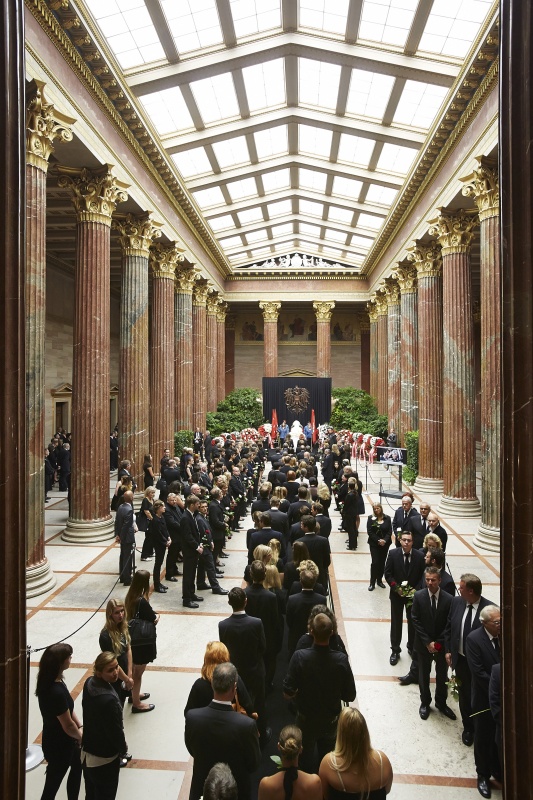 Blick Richtung Trauergäste