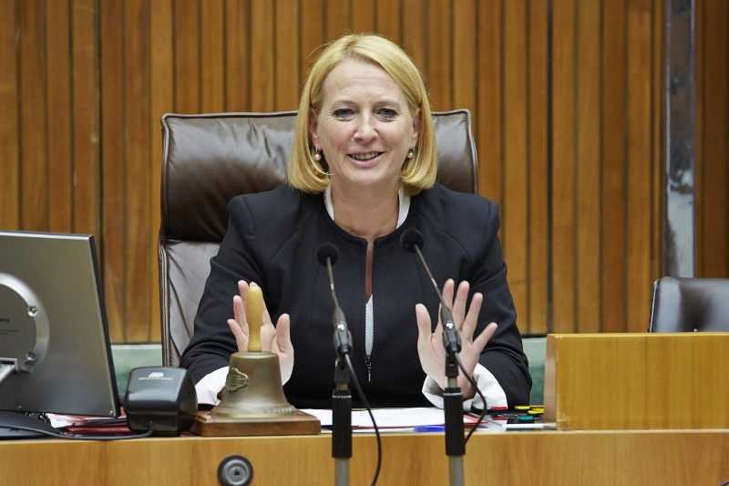 Die neu gewählte Nationalratspräsidentin Doris Bures (S) am Präsidium