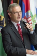 Nationalratsabgeordneter Franz Kirchgatterer (S) bei der Podiumsdiskussion am Wort