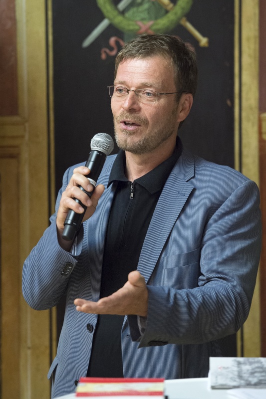 Nationalratsabgeordneter Wolfgang Pirklhuber (G) bei der Podiumsdiskussion am Wort
