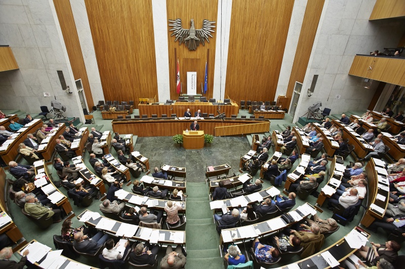 Blick Richtung VeranstaltungsteilnehmerInnen. Sozialminister Rudolf Hundsdorfer am Rednerpult