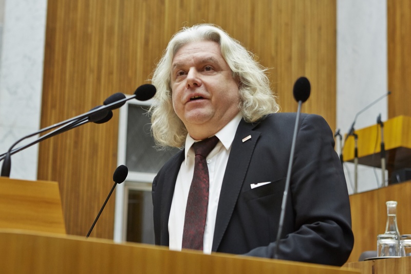 Bundesvorsitzender der ÖGB - ARGE-FGV für Gesundheit und Sozialberufe Josef Zellhofer am Rednerpult