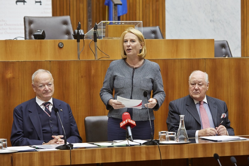 v.li.: Präsident des Österreichischen Seniorenbundes Andreas Khol, Nationalratspräsidentin Doris Bures (S) bei der Begrüßung und Präsident des Österreichischen Pensionistenverbandes Karl Blecha