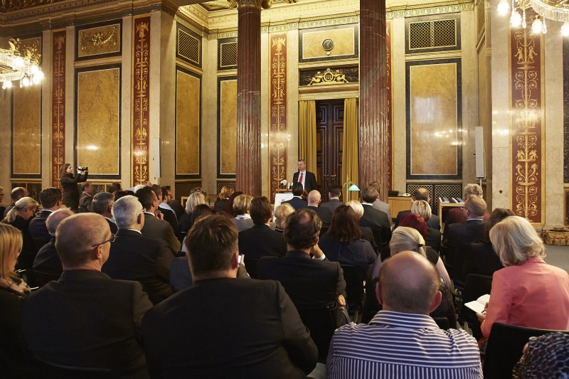 Blick Richtung VeranstaltungsteilnehmerInnen. Dritter Nationalratspräsident Norbert Hofer (F) begrüßt seine Gäste