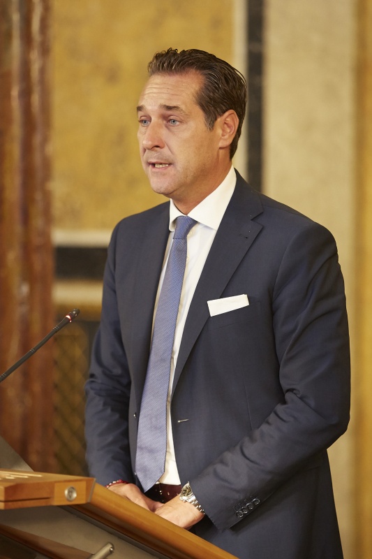 Klubobmann Heinz-Christian Strache (F) begrüßt die Gäste