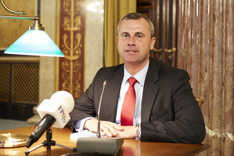 Dritter Nationalratspräsident Norbert Hofer (F) bei der Lesung aus seinem Buch