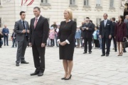 v.re.: Nationalratspräsidentin Doris Bures (S) und der Präsident der Israelischen Knesset Yuli-Yoel Edelstein bei Kranzniederlegung am Judenplatz