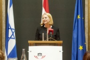 Nationalratspräsidentin Doris Bures (S) bei ihrer Ansprache
