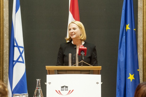Nationalratspräsidentin Doris Bures (S) bei ihrer Ansprache