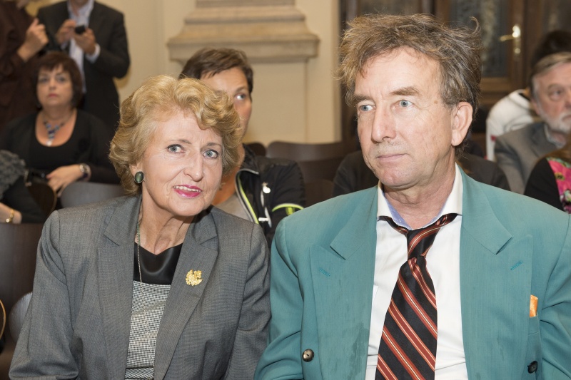 v.li. Ulrike von Habsburg-Lothringen und Veranstaltungsteilnehmer