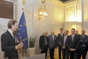 Außenminister Sebastian Kurz (li.) (V) bei der Begrüßung