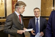 Parlamentsdirektor Harald Dossi im Gespräch mit dem Botschafter der Republik Italien Giorgo Marrapodi