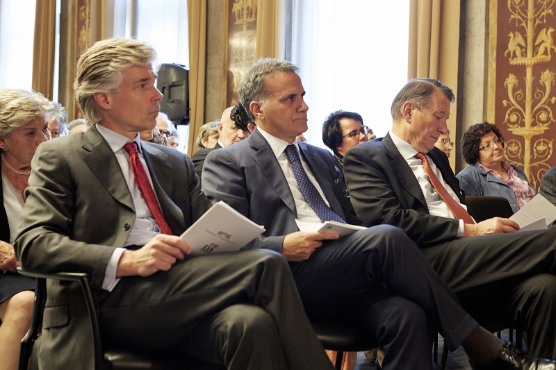 Blick Richtung VeranstaltungsteilnehmerInnen. von links: Parlamentsdirektor Harald Dossi, Botschafter der Republik Italien Giorgo Marrapodi und Volksanwalt a. D. Peter Kostelka