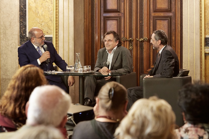 Gesprächsrunde. v.li.: Moderator Gianfranco Licandro, Intendant der Wiener Festwochen Markus Hinterhäuser und Universität Wien Alfred Noe