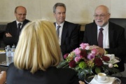 v.re. Der Präsident des Schweizer Nationalrates Ruedi Lustenberger während der Aussprache mit Nationalratspräsidentin Doris Bures (S)