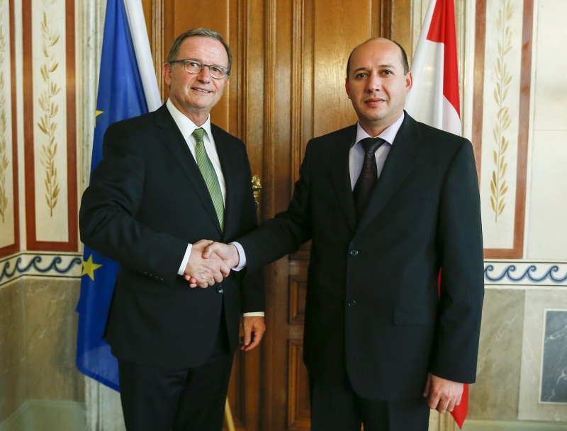 v.li.: Karlheinz Kopf Zweiter Nationalratspräsident und Botschafter Silapberdi Nurberdiev