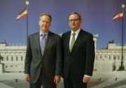 v.re.: 2.Nationalratspräsident Karlheinz Kopf (V) und Chefverhandler Steve Verheul