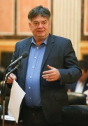 Nationalratsabgeordneter Werner Kogler (G) bei seiner Frage
