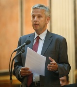 Nationalratsabgeordneter Reinhold Lopatka bei seiner Wortmeldung