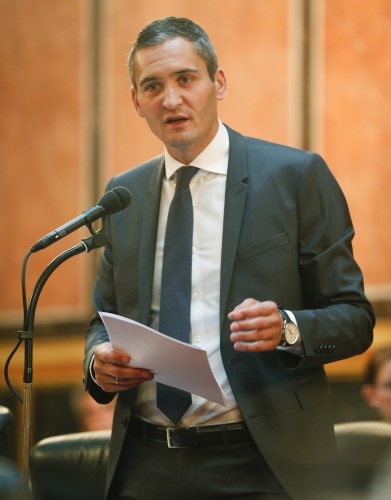 Nationalratsabgeordneter Rouven Ertlschweiger (T) bei seiner Wortmeldung