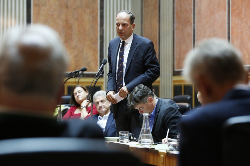 Nationalratsabgeordneter Johannes Hübner (F) bei seiner Wortmeldung