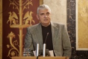Vorstand des Instituts für Politikwissenschaften an der Uni Wien Josef Melchior am Rednerpult