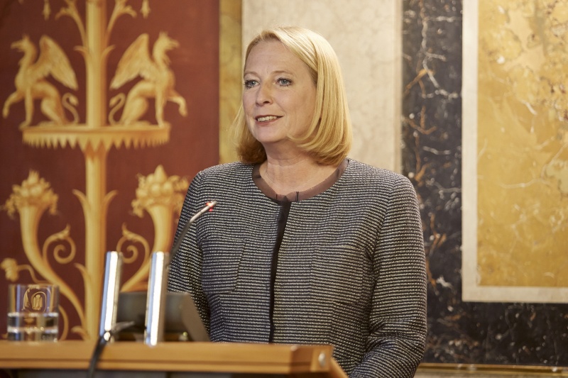 Nationalratspräsidentin Doris Bures am Rednerpult