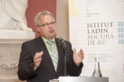 Nationalratsabgeordneter und Obmann des Südtirol-Unterausschusses Hermann Gahr bei seinen einleitenden Worten