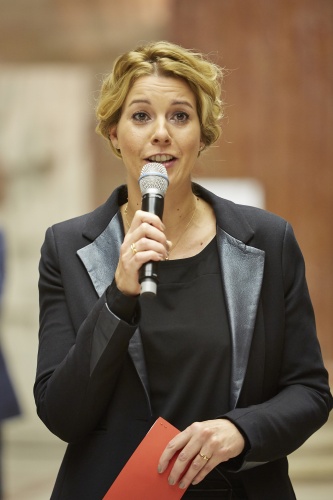 Staatssekretärin Sonja Steßl bei ihrer Begrüßung