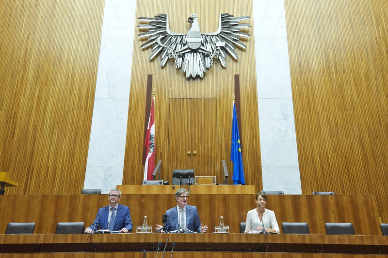 v.li.: Jens-Uwe Krause, Roger Willemsen und Annette Schiedeck bei der Lesung