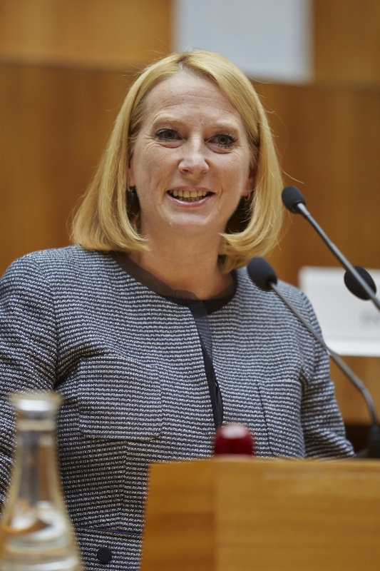 Begrüßung durch Nationalratspräsidentin Doris Bures (S)