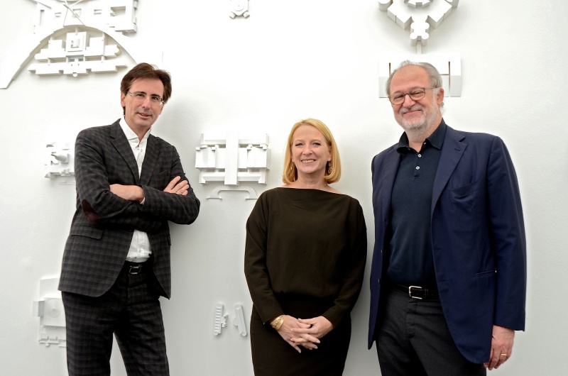 v.li.: Biennale-Kommissär Christian Kühn, Nationalratspräsidentin Doris Bures (S) und Architekt Andras Palffy im Österreich-Pavillon