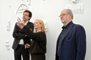 v.li.: Biennale-Kommissär Christian Kühn, Nationalratspräsidentin Doris Bures (S) und Architekt Andras Palffy im Österreich-Pavillon