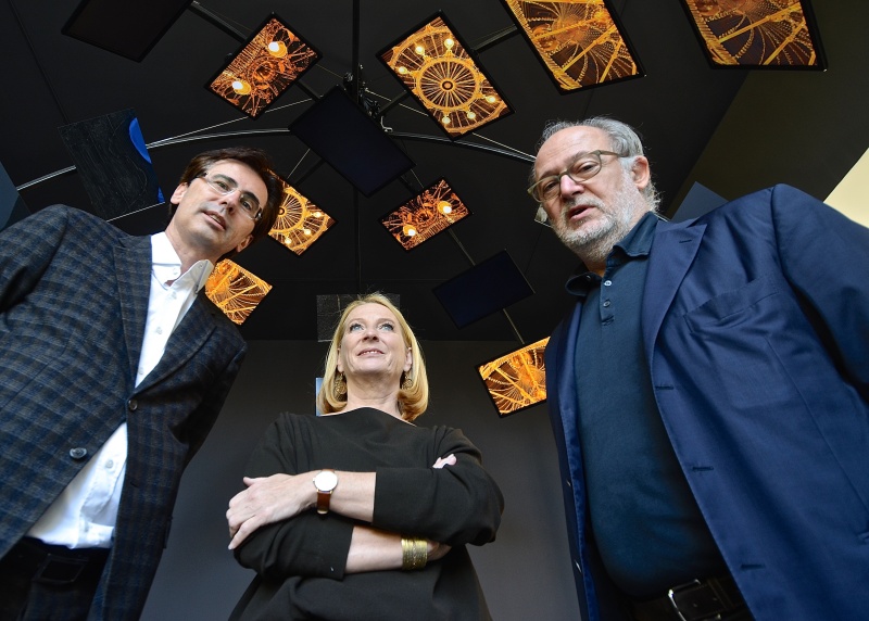 v.li.: Biennale-Kommissär Christian Kühn, Nationalratspräsidentin Doris Bures (S) und Architekt Andras Palffy im Österreich-Pavillon