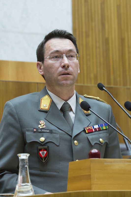 Büro für Sicherheitspolitik Johann Frank am Rednerpult