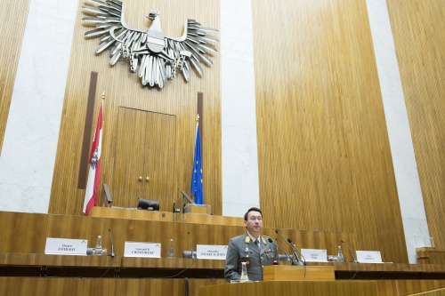 Büro für Sicherheitspolitik Johann Frank am Rednerpult