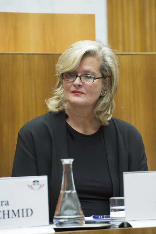 Botschafterin in Frankreich Ursula Plassnik am Podium