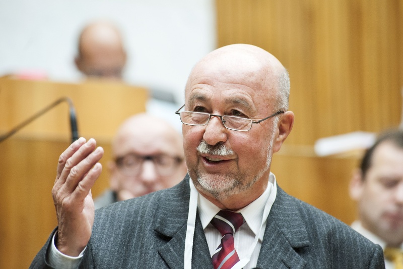 Mitglied der European Group on Ethics in Science and New Technologies Günter Wirt bei seinem Referat