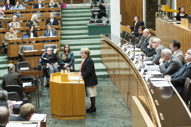 Präsidentin des Dachverbandes Hospiz Österreich Waltraud Klasnic am Rednerpult