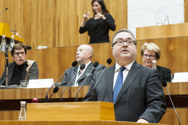Direktor der Diakonie Österreich Michael Chalupka am Rednerpult