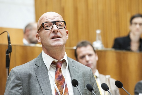 Präsident der österreichischen Palliativgesellschaft Harald Retschitzegger am Rednerpult