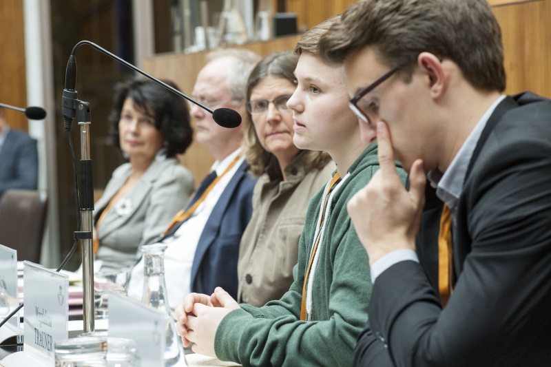 v.li.: Uni Wien Hilde Spiel, Uni Wien Stefan Hopmann, Zentrum polis Dorothea Steurer, Magdalena Trauner und Matthias Rudischer beim Panel 2 - Schule und Partizipation