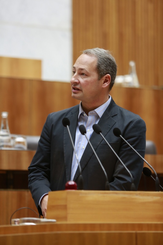 Klubobmann Andreas Schieder (S) am Rednerpult