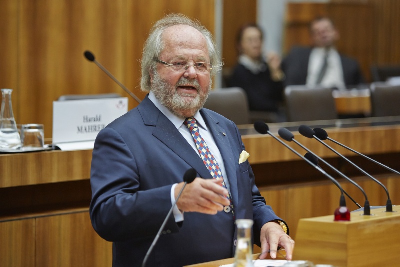 Bundesinnungsmeister Baugewerbe Hans-Werner Frömmel am Rednerpult