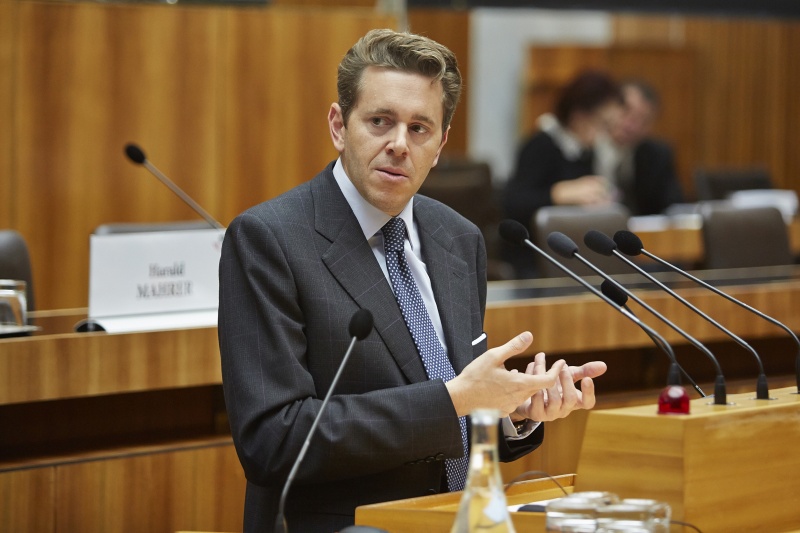 Staatssekretär Harald Mahrer am Rednerpult