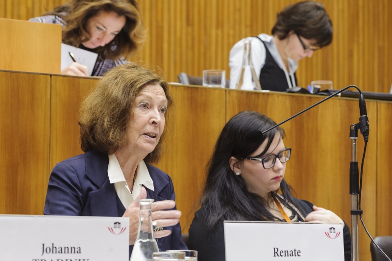 UN-Kinderrechtsausschuss Renate Winter bei ihrem Impulsreferat