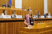 Asylkoordination Österreich Katharina Glawischnig am Rednerpult
