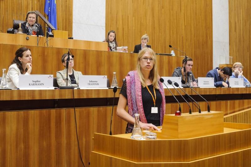 Asylkoordination Österreich Katharina Glawischnig am Rednerpult