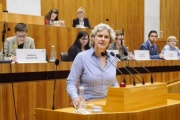 Nationalratsabgeordnete Barbara Rosenkranz (F) am Rednerpult