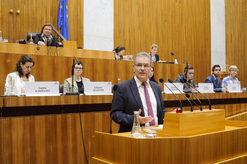 Bundesrat Edgar Mayer (V) am Rednerpult